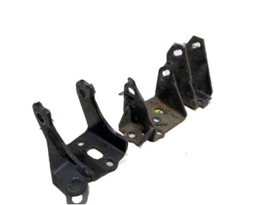 Toyota 12321-22030 Rear Mount Bracket